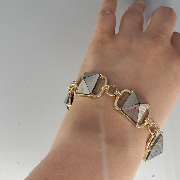 Gray Pyramid Goldtone Bracelet and AB Goldtone Chandelier Earrings Set - Picture 10 of 16